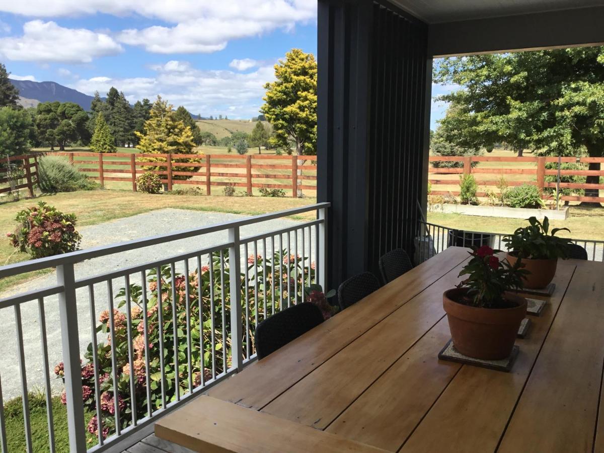 Fairway Views B & B มาทามาท่า ภายนอก รูปภาพ